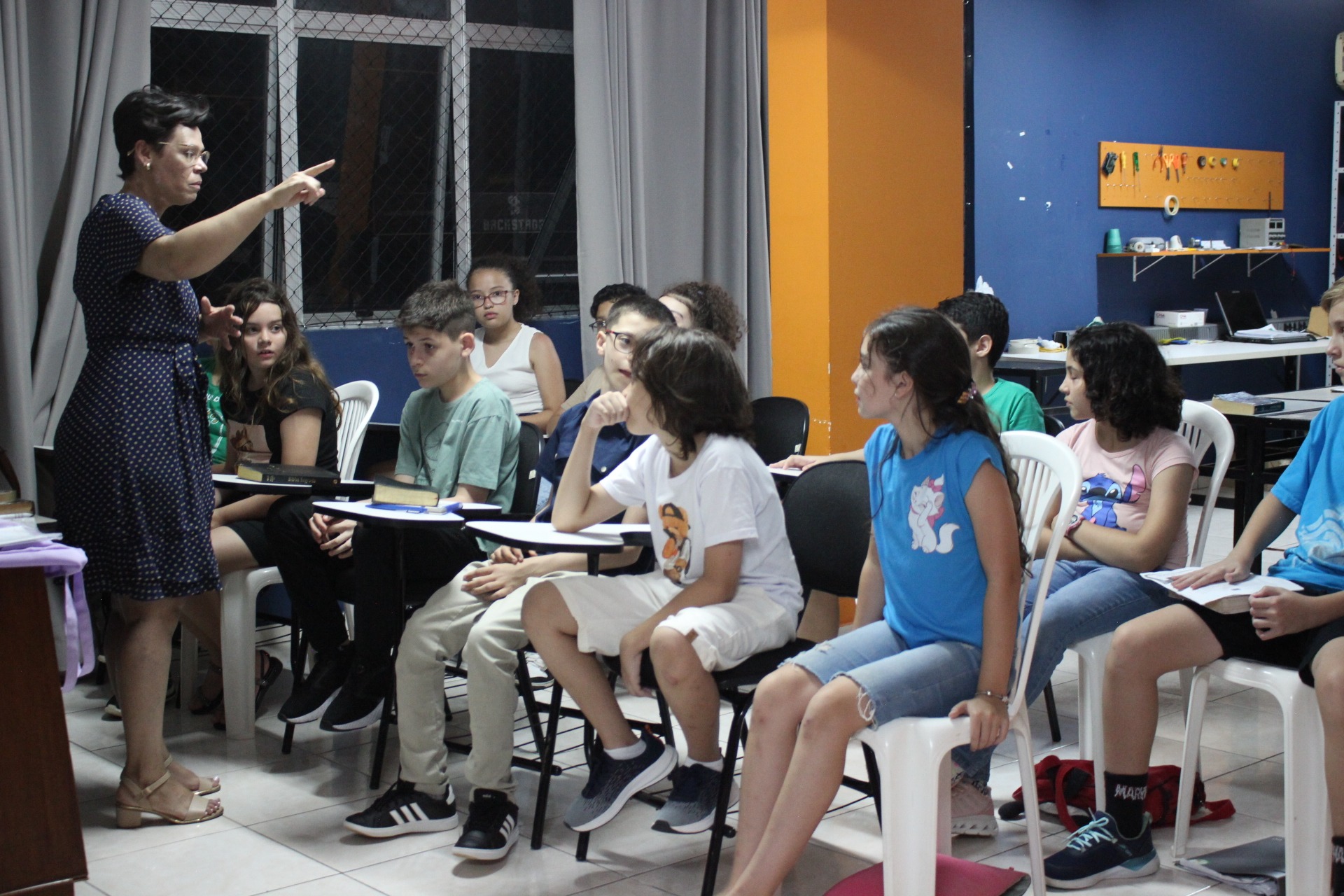 Crianças participando das atividades do Ministério Infantil da IELE